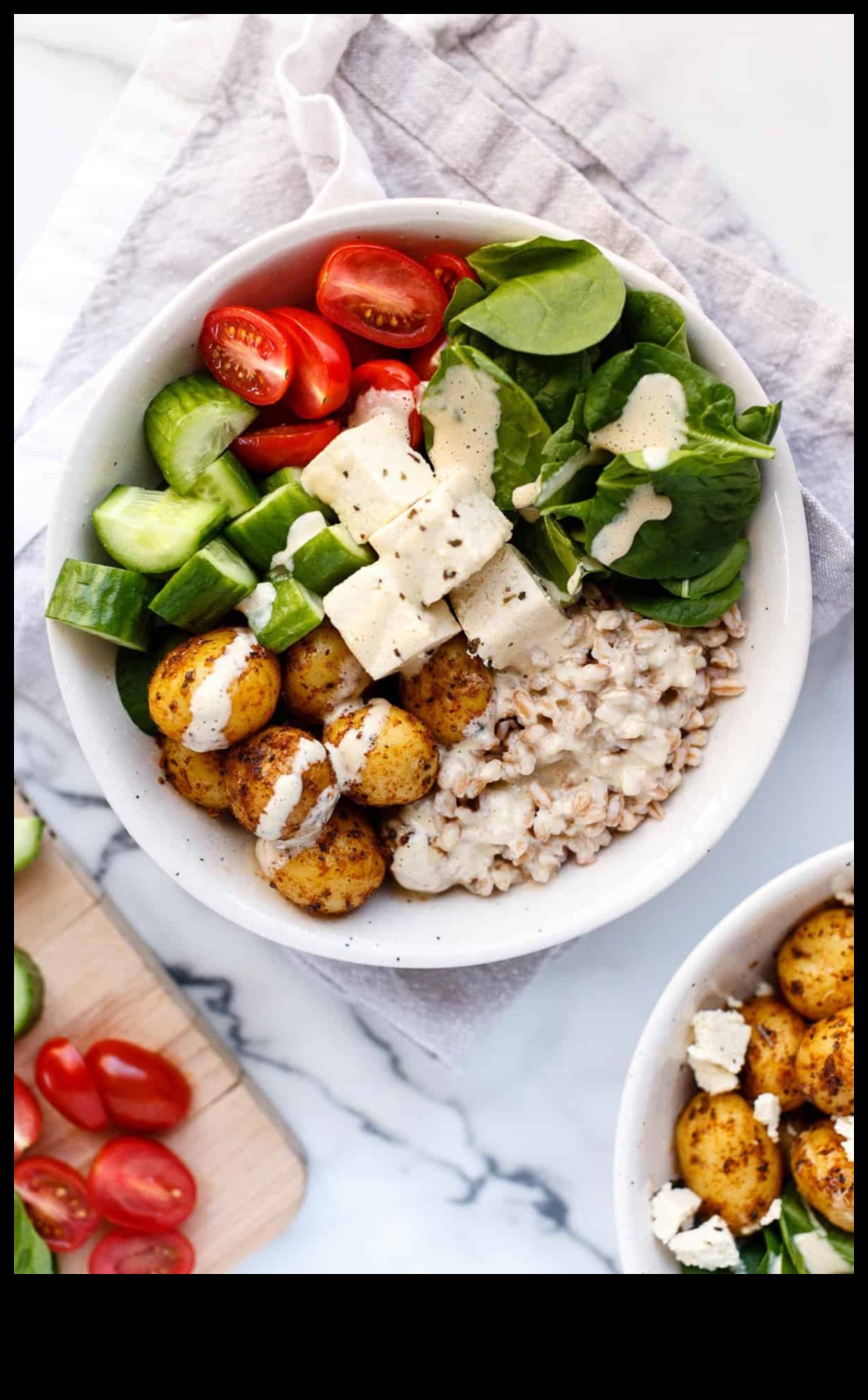 תענוגות טבעוניים ים תיכוניים: חקור את הטעמים