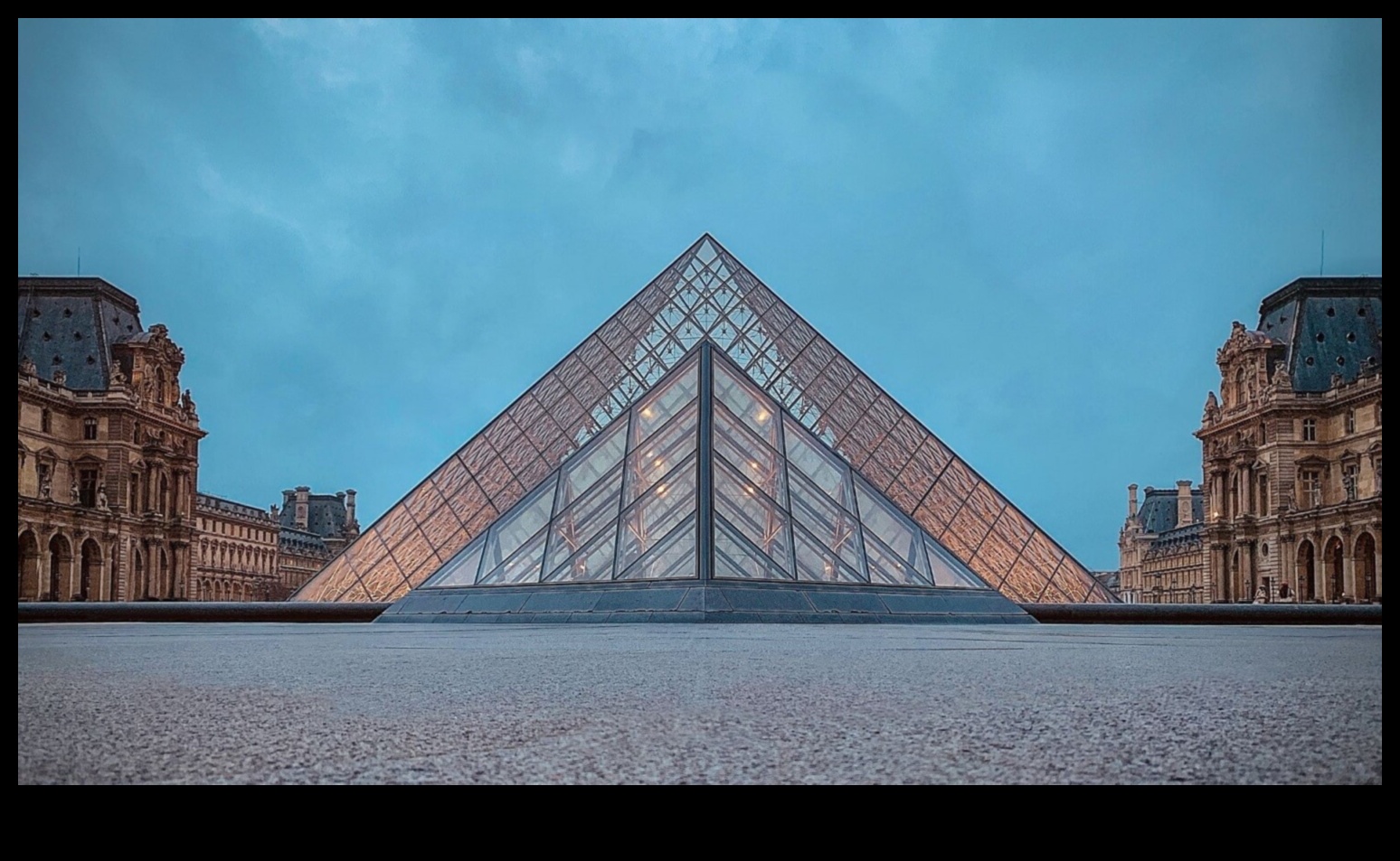 סינכרון סימטריה: שליטה בקומפוזיציה מאוזנת בצילום