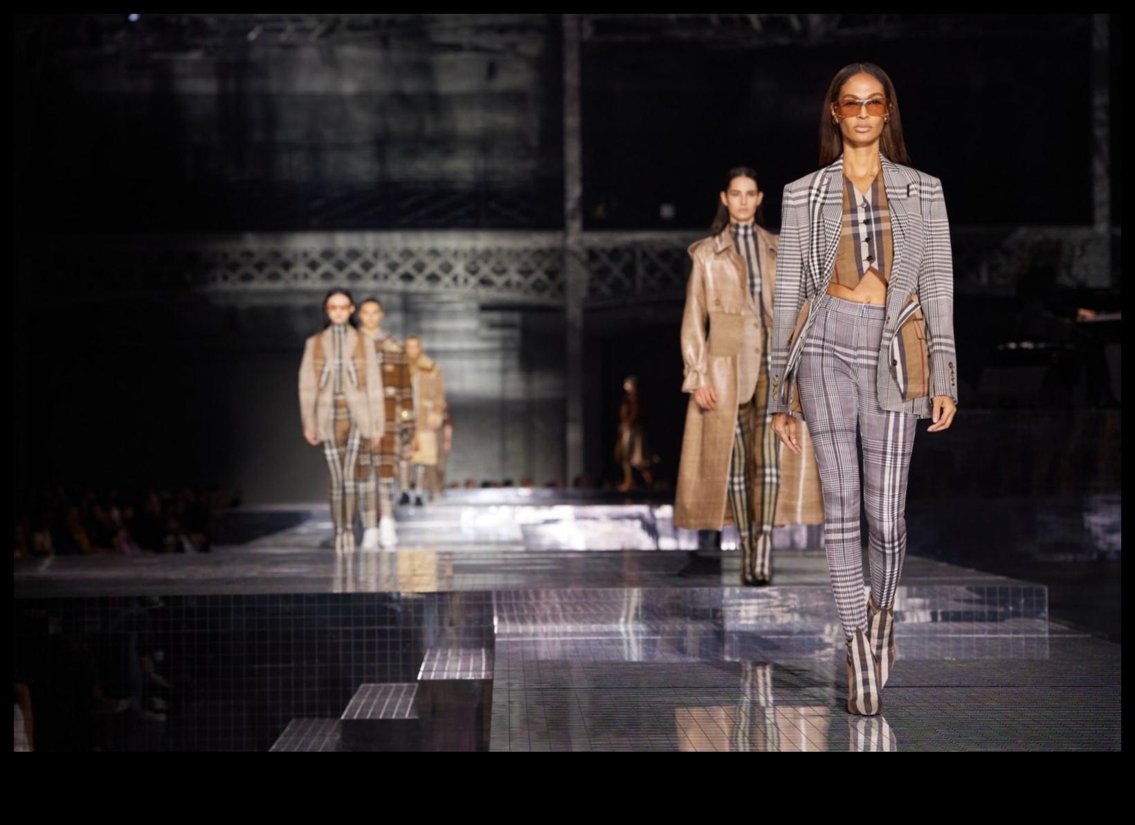 ווג חזונות: דימויים מגמתיים בצילומי אופנה