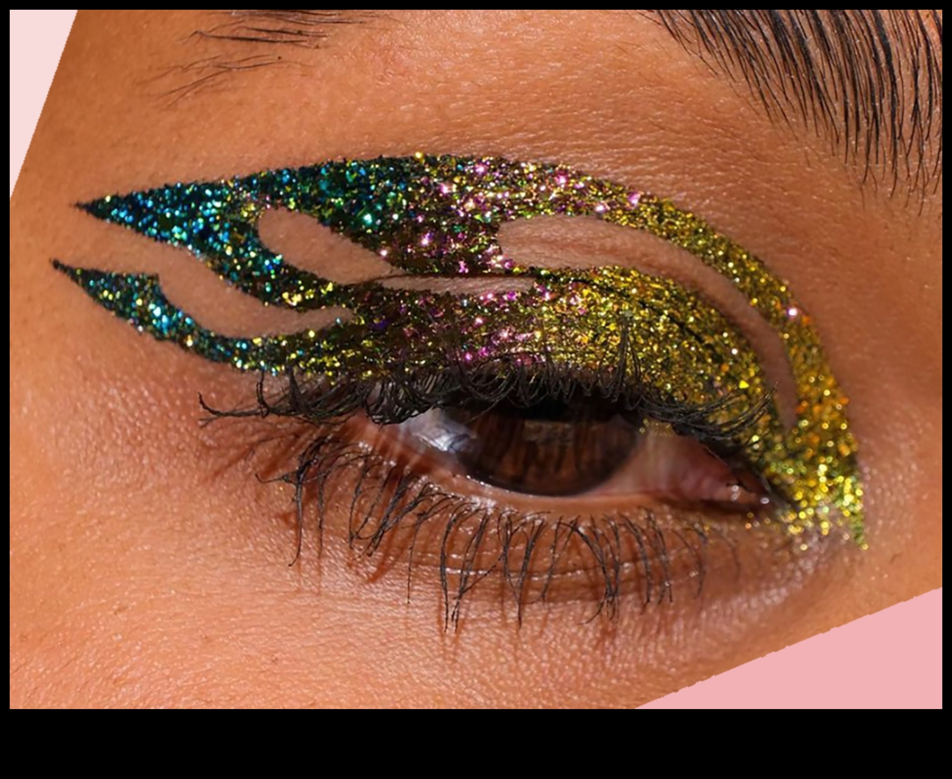 נצנצים זוהרים איך להוסיף ניצוץ למראה שלך עם אייליינר נצנצים 4 גליטר זוהר: הוספת נצנוץ למראה שלך עם אייליינר נצנצים