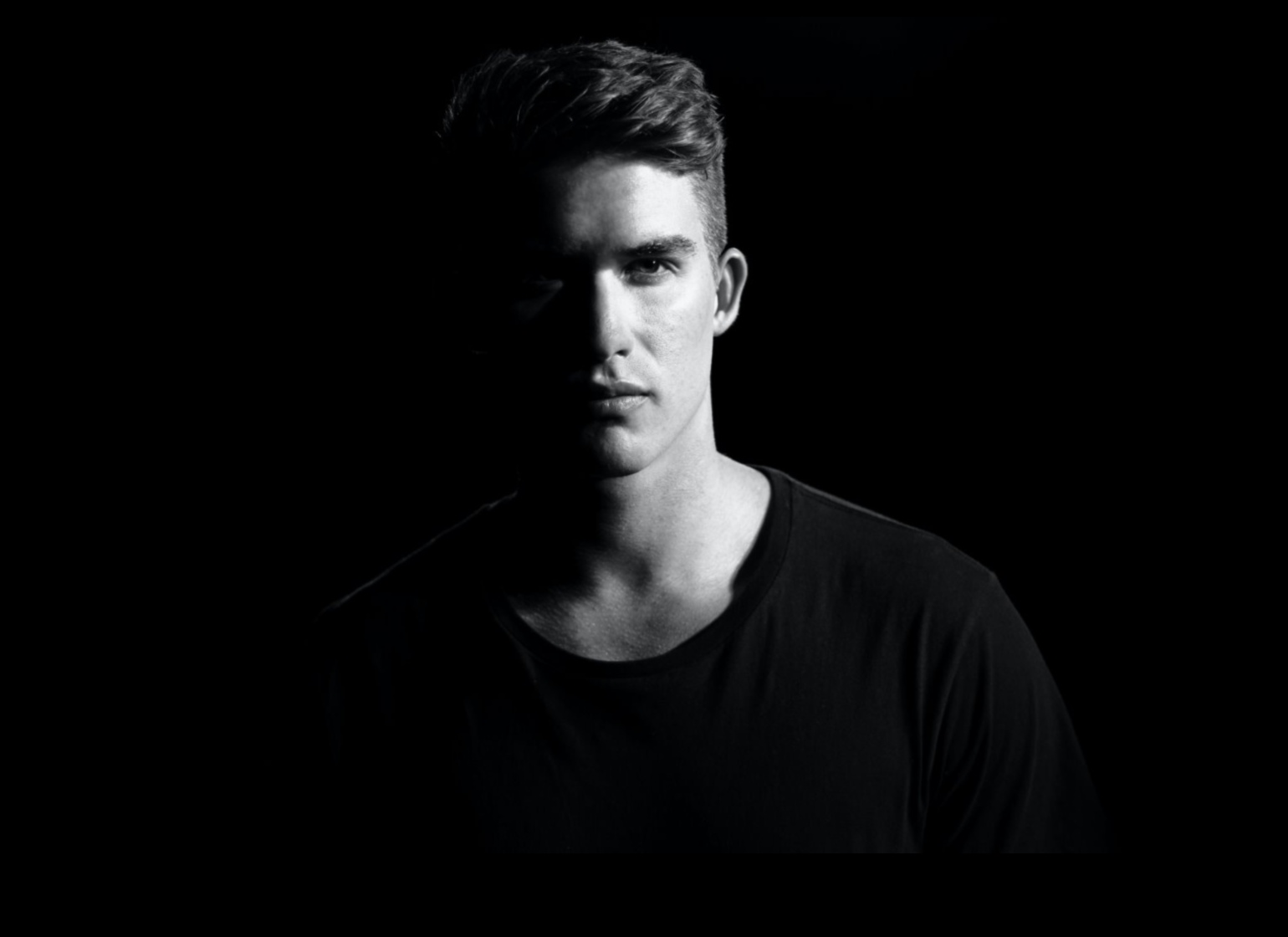 אהבה נמוכה: שליטה באמנות הצילומים המודיים והדרמטיים