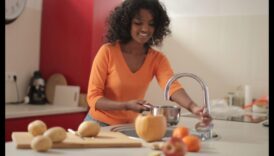 טבעונות ואנטי אייג'ינג: הזנת העור שלך מבפנים